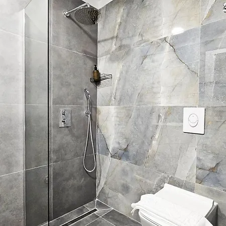 Daisy Centre 地拉那