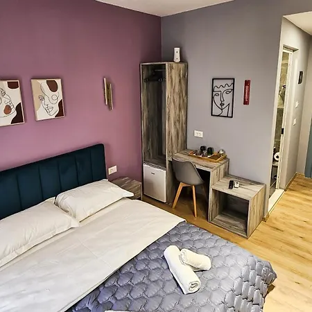 Daisy Centre 地拉那